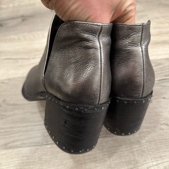Vince Camuto ankle boots dark silver size 10 - Picture 7 of 9